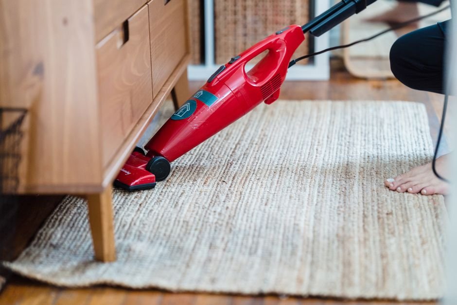 How To Vacuum Efficiently Room By Room — Vacuuming the Living Room: High-Traffic Area Precision