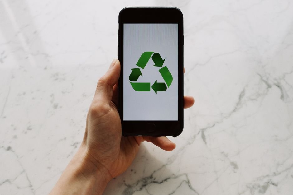 Simple Tech Upgrades That Save Energy and Reduce Bills — Easy Tech Upgrades to Cut Energy Costs