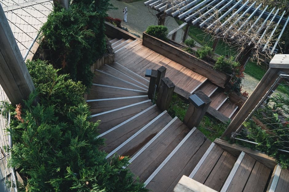 The Best Time of Year to Start Outdoor Maintenance Projects — Summer: Great for Painting, Sealing, and Construction