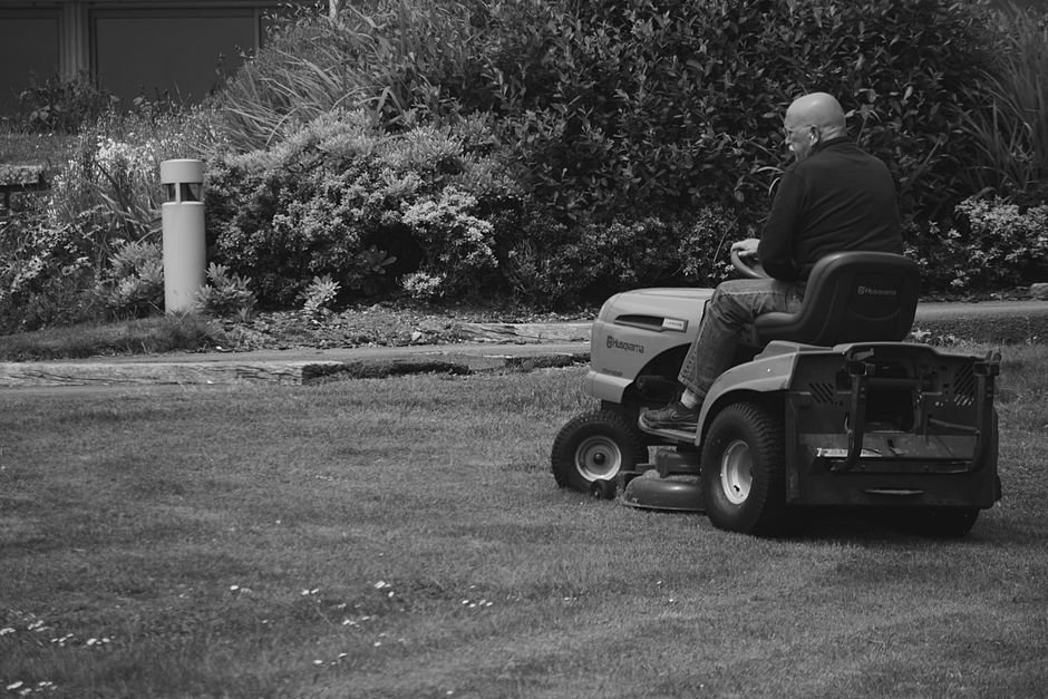 Husqvarna Mower vs John Deere Mower — Build Quality and Durability: Forged for Tough Jobs