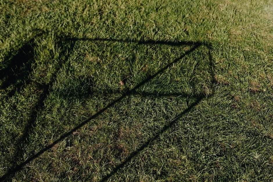 Lawn Dethatcher vs Aerator — What Is a Lawn Dethatcher?