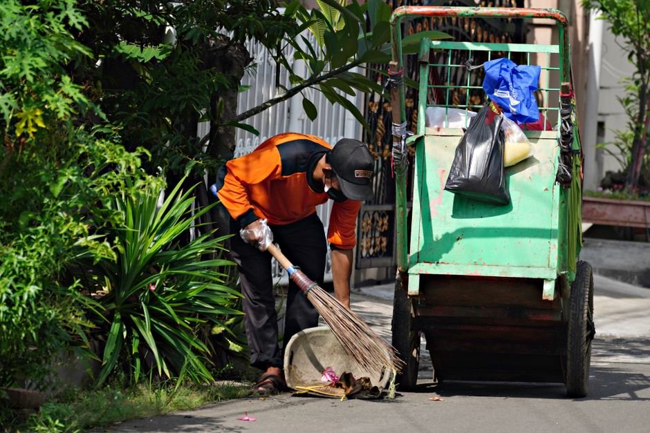 Lawn Sweeper vs Leaf Sweeper — What is a Lawn Sweeper?