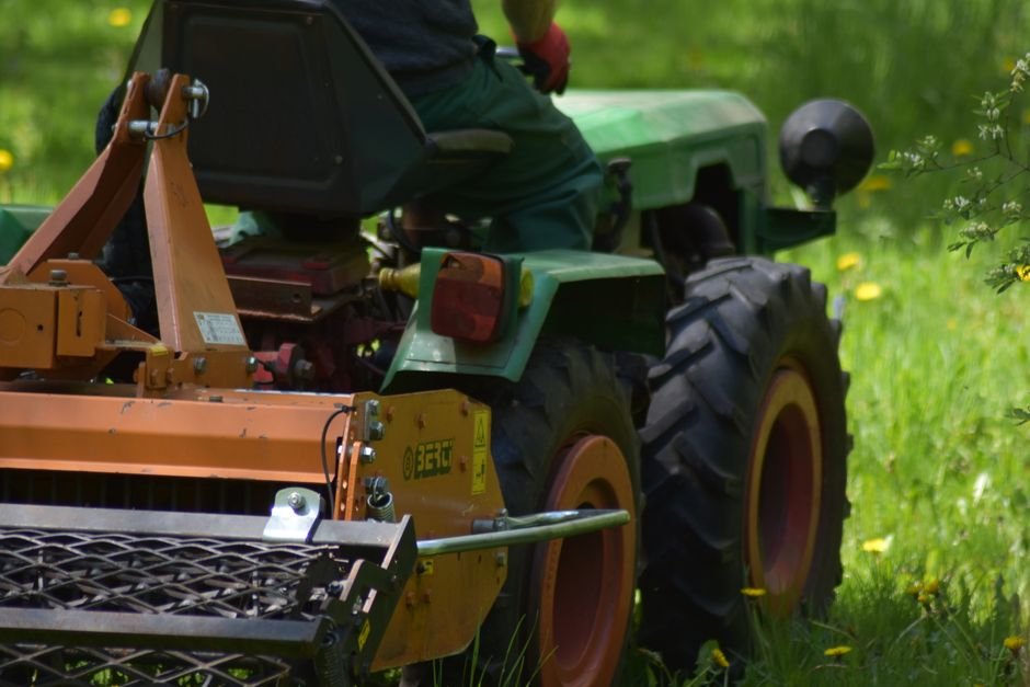 Mulching Mower vs Bagging Mower — What Is a Bagging Mower?