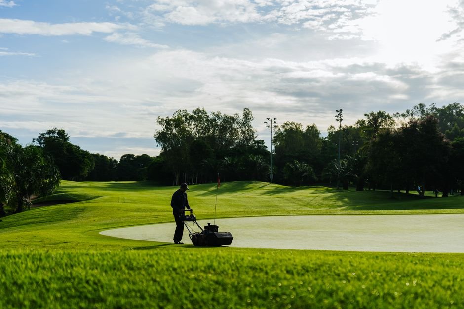 Push Mower vs Self-Propelled Mower — Key Differences Between Push and Self-Propelled Mowers