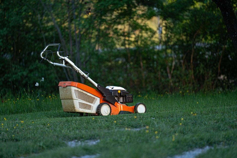 Reel Mower vs Rotary Mower — Understanding the Cutting Mechanism