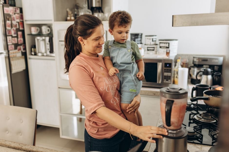 Centrifugal Juicer vs Blender — What is a Blender?