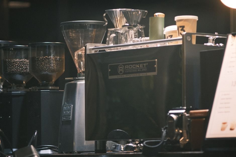 Coffee Machine vs Coffee Maker — What Is a Coffee Maker?