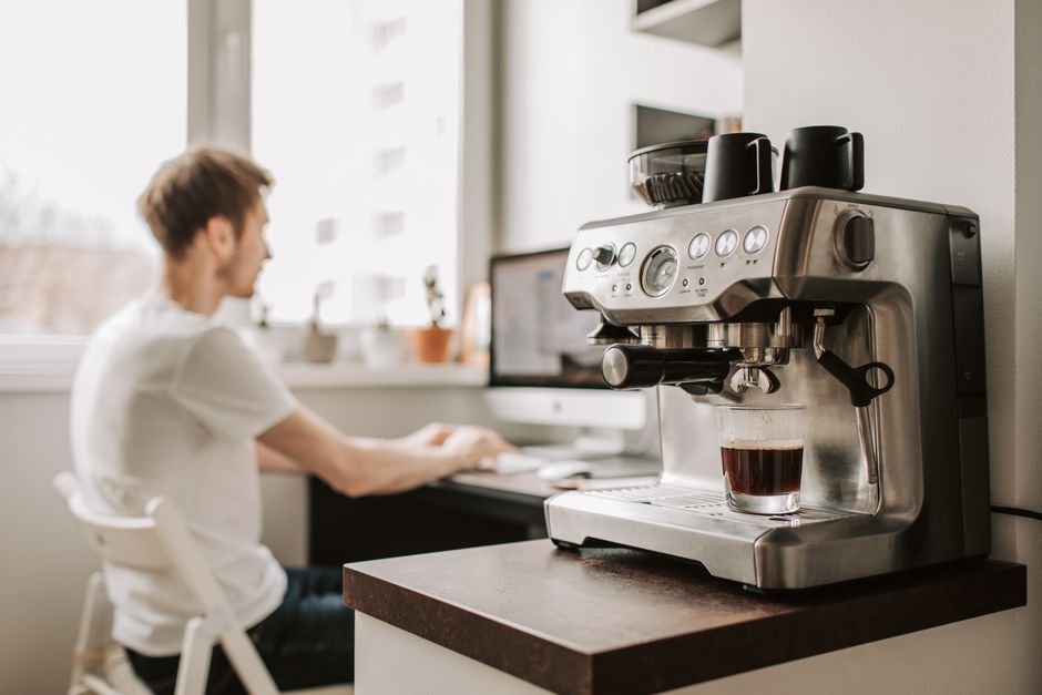 Coffee Machine vs Coffee Maker — What Is a Coffee Machine?