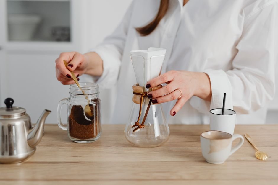 Coffee Machine vs Manual Brewer — What Is a Manual Brewer?