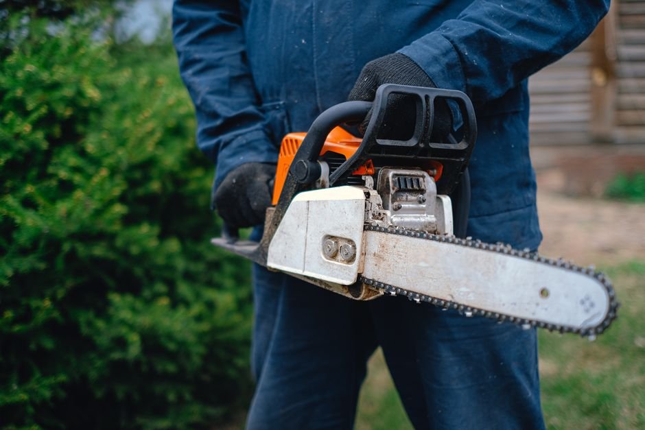 Electric Chainsaw vs Gas Chainsaw — Overview of Electric Chainsaws