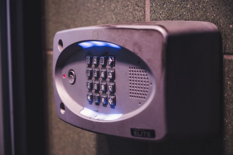 Video Doorbell vs Security Camera — Main Features of Video Doorbells