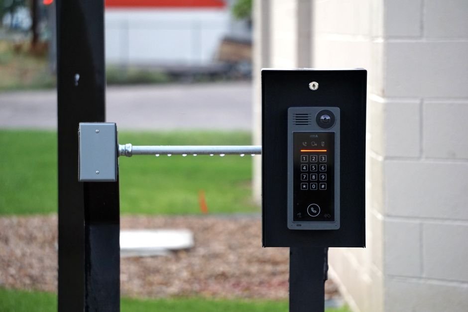 Video Doorbell vs Security Camera — Main Features of Security Cameras