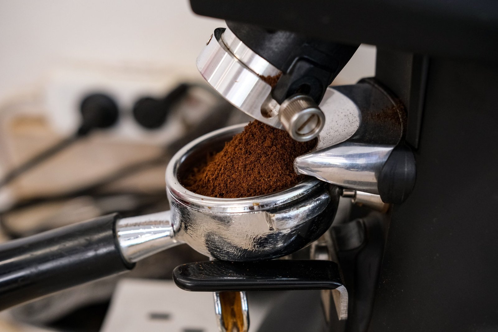 When to Grind Coffee Beans for Maximum Freshness and Flavor?