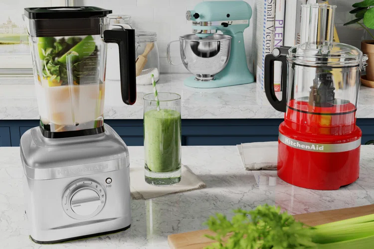 What’s the Difference Between Blenders and Food Processors?