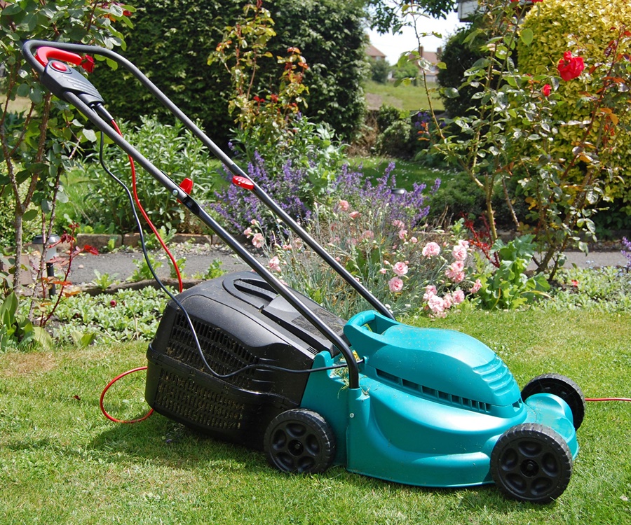 Cordless Mower vs Corded Mower