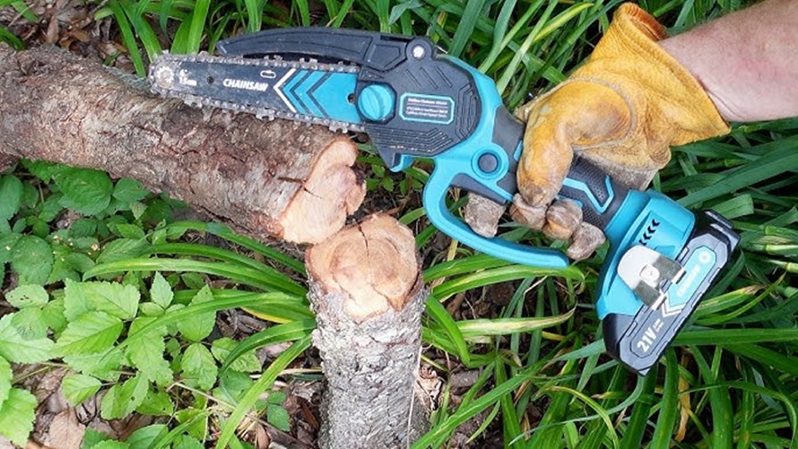 Electric Chainsaw vs Battery Chainsaw