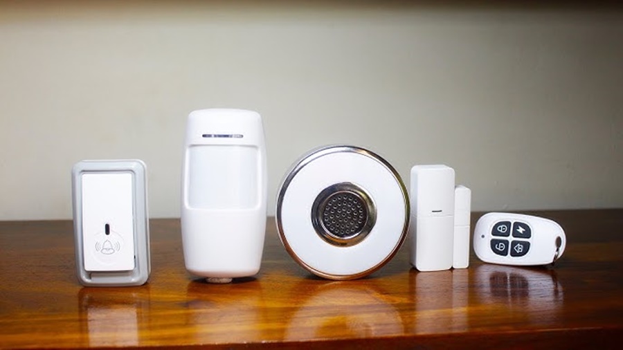 Smart Home Security System vs Traditional Alarm System