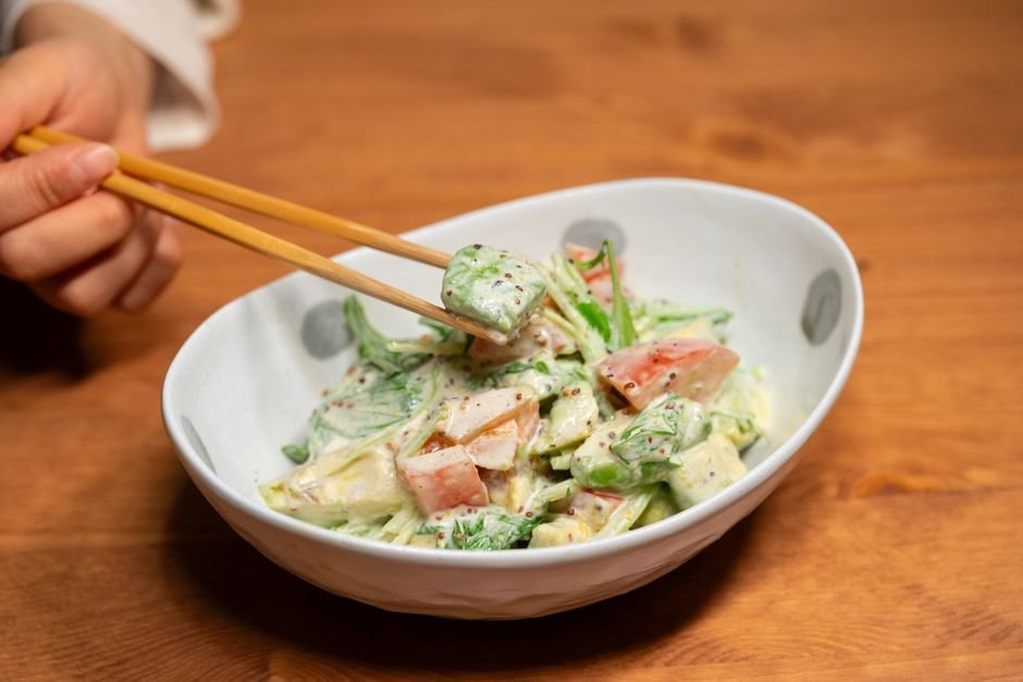 How to Use a Salad Spinner Effectively for Perfectly Dried Greens