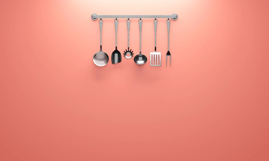 7 Top Essential Kitchen Tools Every Traveler Should Pack