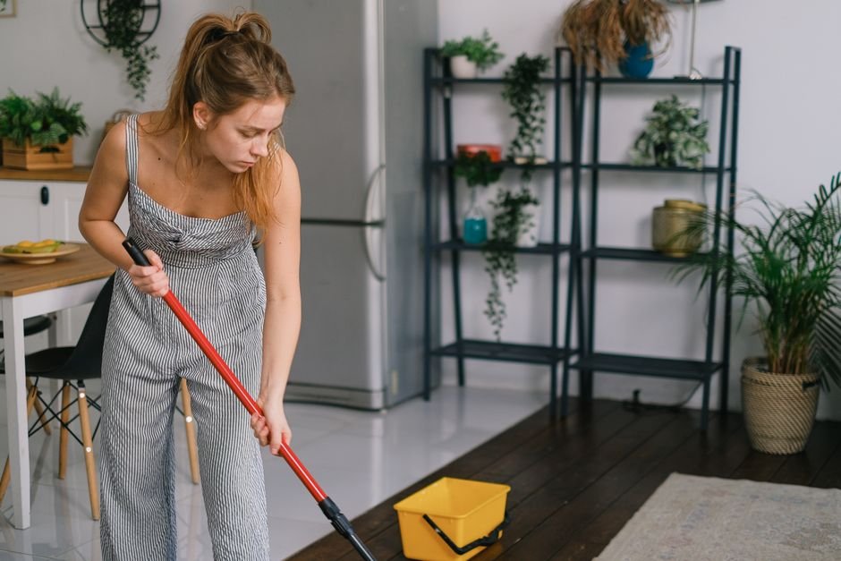Why Does My Mop Leave Streaks on Floors and How to Fix It?