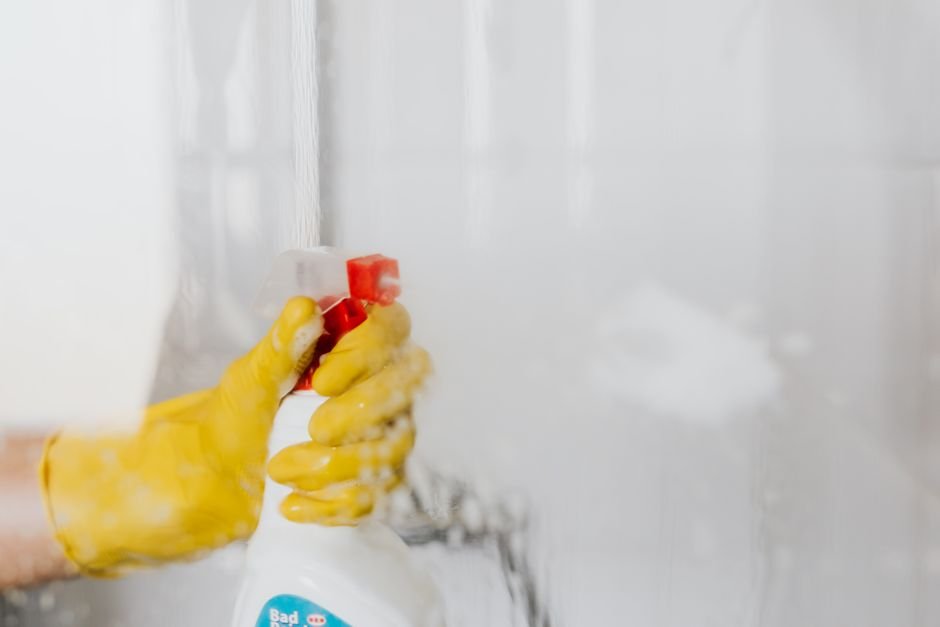 Homemade Cleaning Solutions for Glass: Easy Recipes to Try